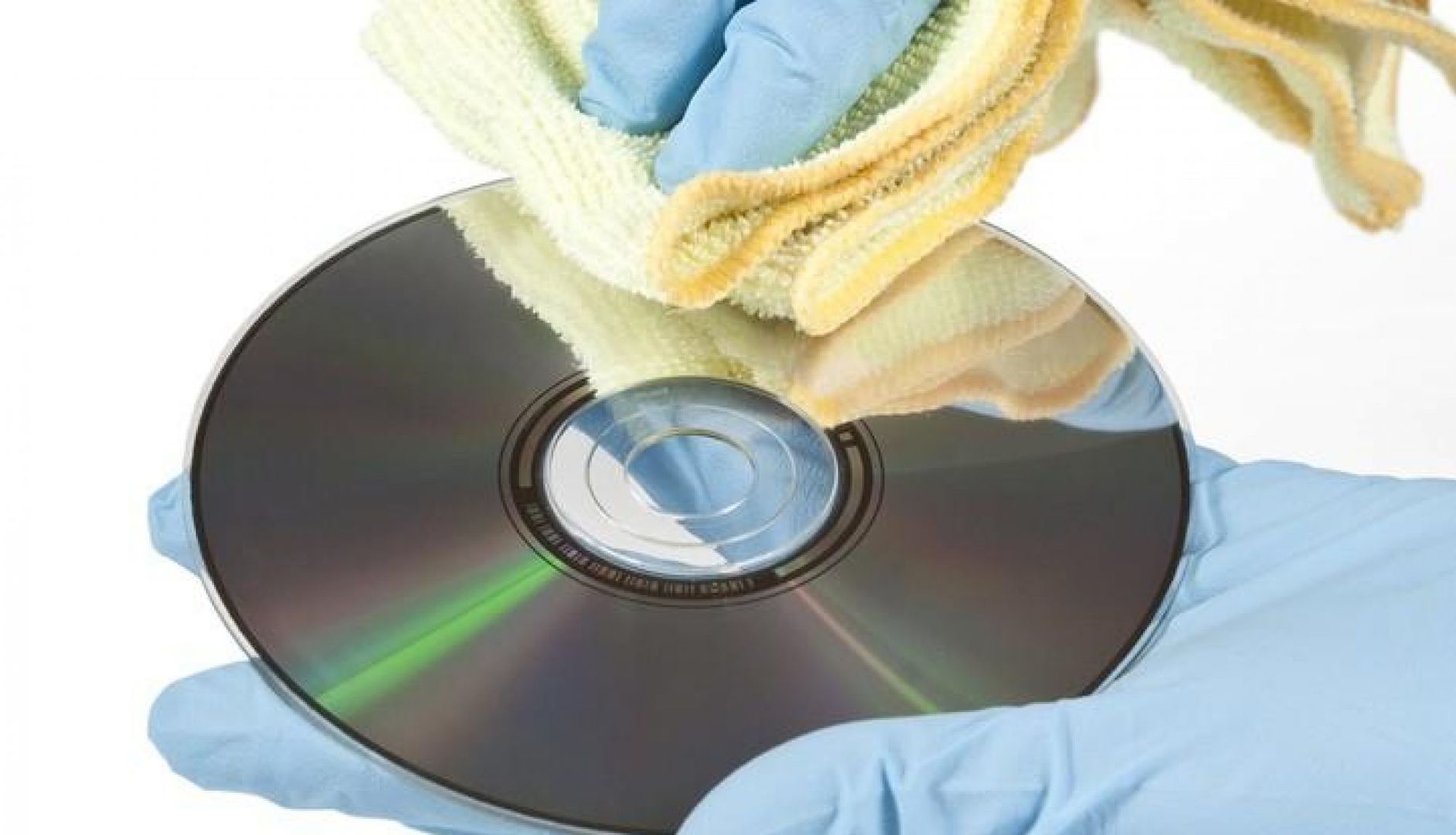 Восстановить cd. Поцарапанный диск. Крутящиеся компакт диски. Прибор для восстановления компакт дисков.  Полироль для компакт-дисков "Disc Repair".