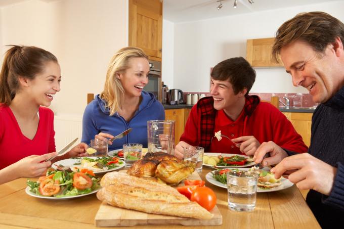 What Are the Best Options for Choosing Family Meals?
