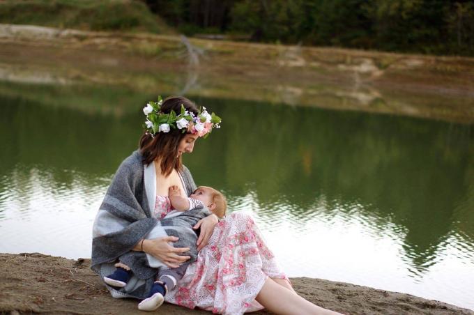 Breastfeeding in Public – Survival Tips for New Moms