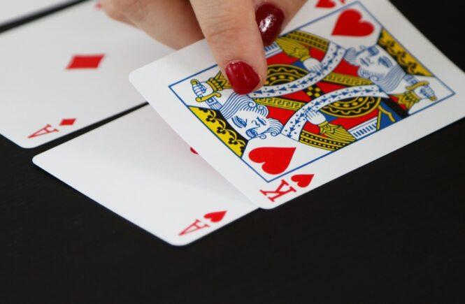 How to Play 3 Card Poker? | JeetWin Blog