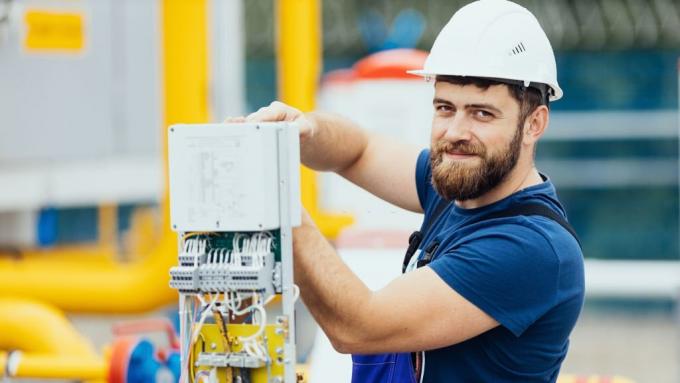 How can you do electrical repairs quickly by hiring electricians in Bristol?