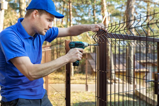 Fence Repairs - Gate Repair &amp; Swimming Pool Fence Repairs