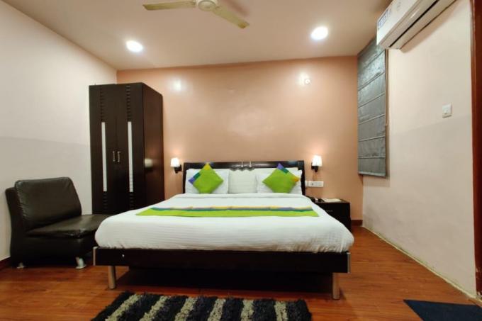 Single Room PG in Noida Sector 18 | Boys & Girls Paying Guest