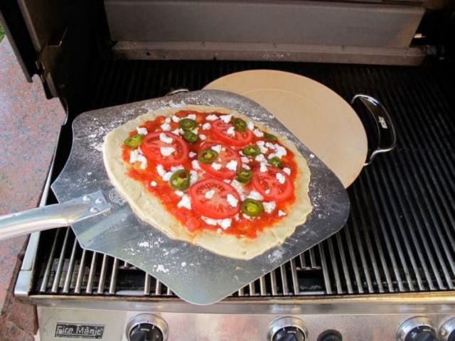 Tips To Grill Pizza With A Pizza Stone