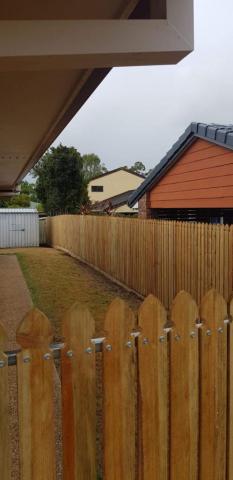 Colonial Fence Palings | Bay Fencing