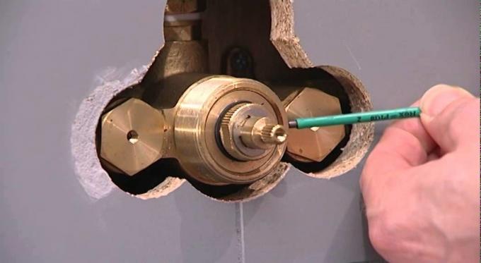 Thermostatic Shower Valve: How Does It Work Replacing?