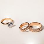 Nên mua nhẫn cưới vàng 9999 không? Bí quyết chọn nhẫn cưới siêu chuẩn cho các cặp đôi