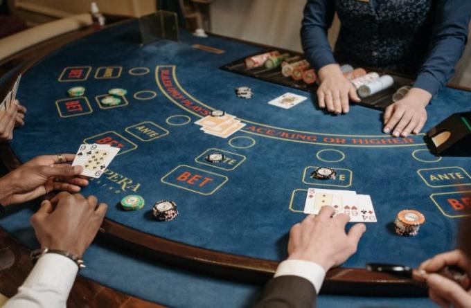 The Best Blackjack Tips to Use When Playing the Game | JeetWin Blog