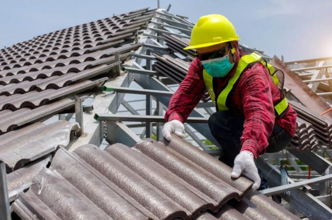 5 Signs Your Commercial Property Needs a New Roof