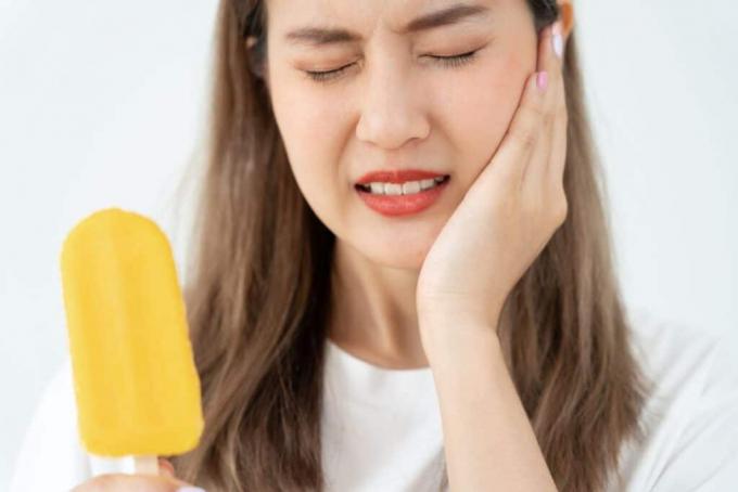 Tooth Sensitivity Causes | Relief with an Emergency Dentist