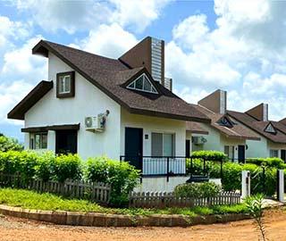 Looking for a Farmhouse near Mumbai? How About Investing in a Resort Home Instead