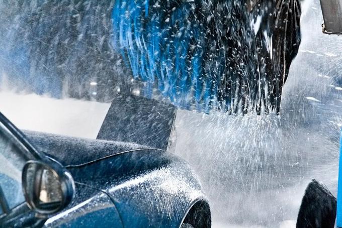 Wash your car in the best possible way with a waterless car wash in Wandsworth