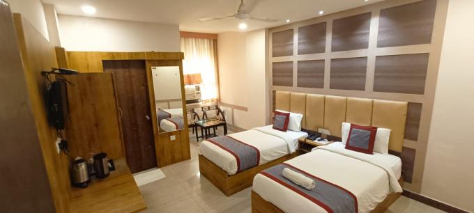 Deluxe Room In Gomti Nagar