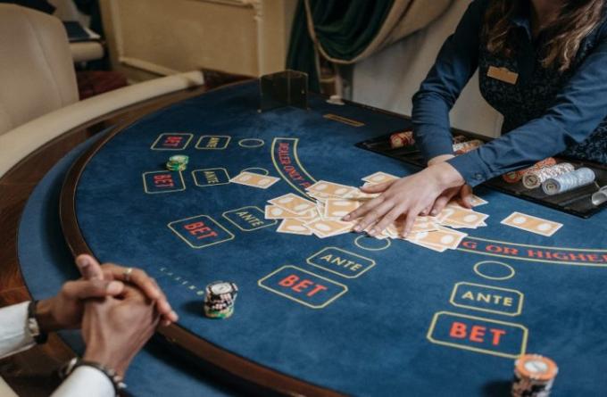 Why You Should Play the Live Dealer Games of JeetWin? | JeetWin Blog