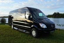 VIP Limo Service in St. Thomas: Experiencing the Island’s Glamour
