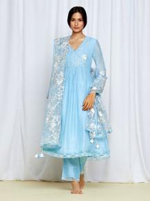 Highlight your best style with our Kurta Sets - Amisha Kothari