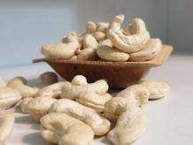 Freshly packed natural cashew nuts 250grams (jumbo) in Naatigrains. Available at online and naatigrains stores.