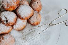 Present Deep Fried Twinkies and Oreos To Lift Your Friend’s Mood - CRUMBS CARNIVAL