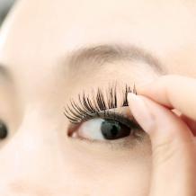 8 Things To Check Before Buying Lash Extension Glue - Spring Always