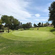 Golf course in Spain – En medio de lugares para practicar swing