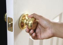 Installing A Porcelain Door Knobs For Your New Door