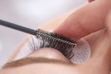 Essential Follow-Ups to Add Glitz To Your Eyelashes - Spring Always