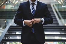 Men&#039;s Tailored Suits vs. Custom Suits: Choosing the Perfect Fit