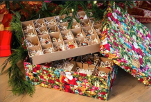 Choose the Right Ornament Boxes for Retail Business