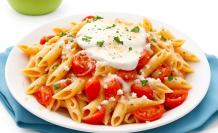 Egg pasta with fresh tomato and cheese