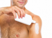 How should you select the best body moisturizer for men? 